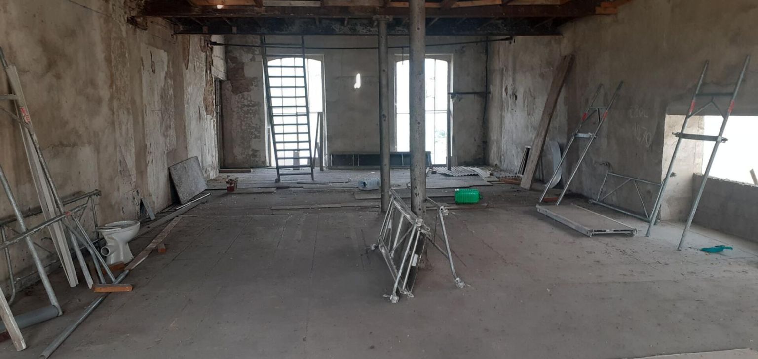 BAUGÉ-EN-ANJOU Loft Bauge En Anjou 2 pièce(s) 200 m2 2