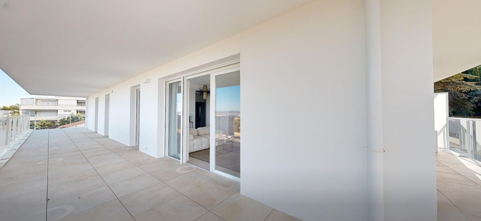 SETE Sète - Face au Bassin de Thau : T4 traversant avec 62 m² de terrasse 3