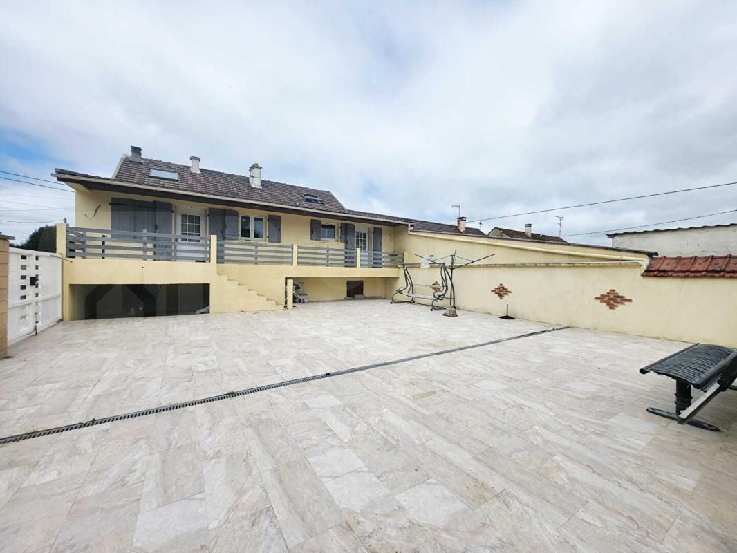ENGENVILLE Maison sur sous-sol total, 4 chambres et jardin 1
