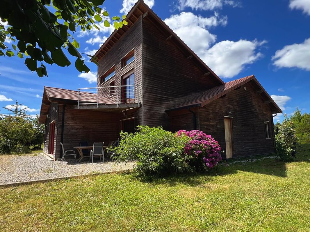SAINT-YRIEIX-LA-PERCHE Maison Saint Yrieix La Perche 5 pièce(s) 155 m2 1