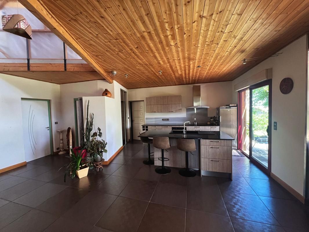 SAINT-YRIEIX-LA-PERCHE Maison Saint Yrieix La Perche 5 pièce(s) 155 m2 2