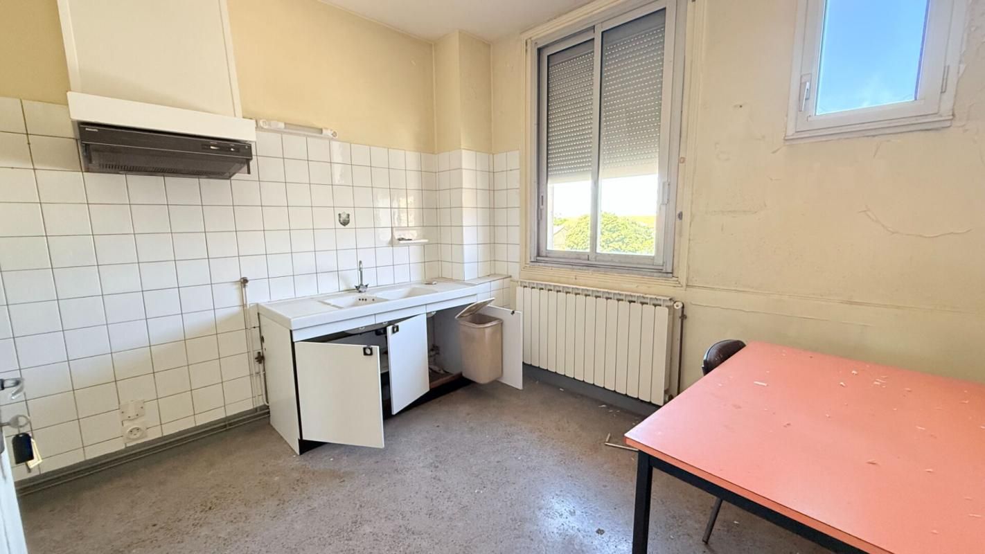 CARCASSONNE Immeuble 840m² style industriel ! Nombreuses possibilités ! 4