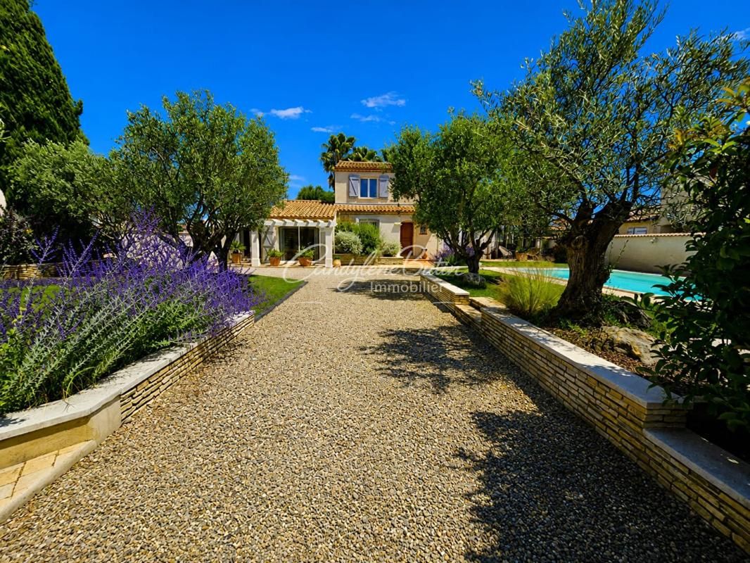 MARAUSSAN Belle propriété avec double garage piscine 2