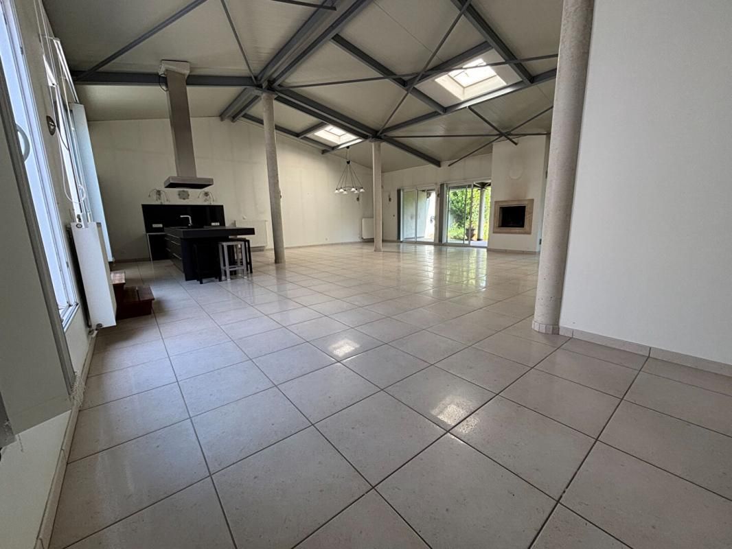 MAILLY-LE-CAMP ensemble  immobilier local commercial + habitation de caractére 6 pièce(s) 210 m2 1
