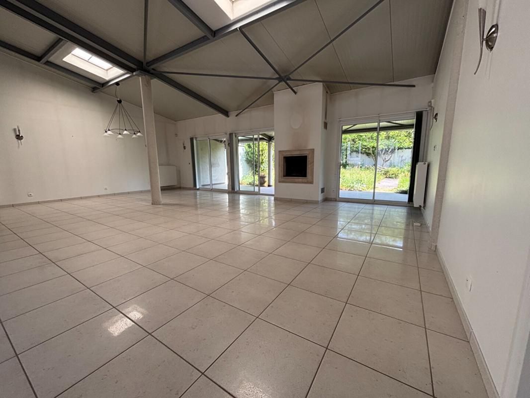 MAILLY-LE-CAMP ensemble  immobilier local commercial + habitation de caractére 6 pièce(s) 210 m2 2