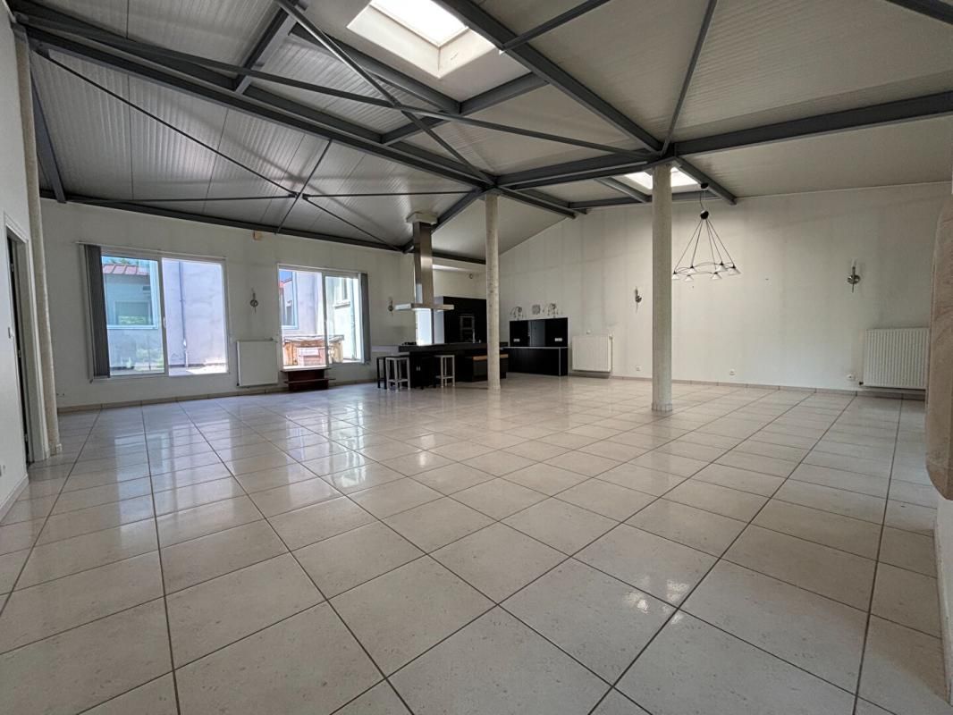 MAILLY-LE-CAMP ensemble  immobilier local commercial + habitation de caractére 6 pièce(s) 210 m2 3