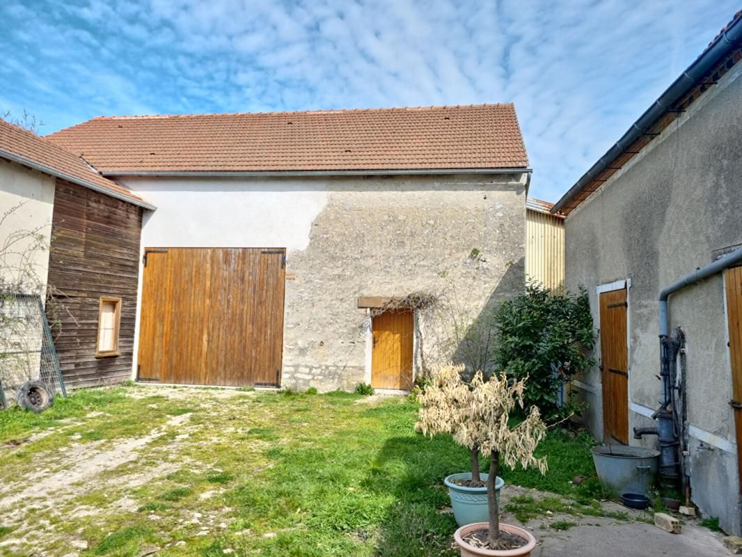 CHAMBON-LA-FORET FERMETTE 70 m² avec une TRES BELLE GRANGE refaite a neuf 1