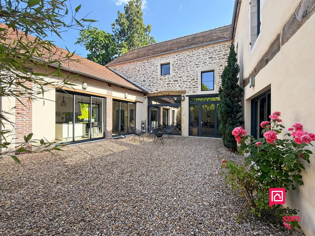AVALLON Maison d'architecte Avallon centre ville avec jardin 1