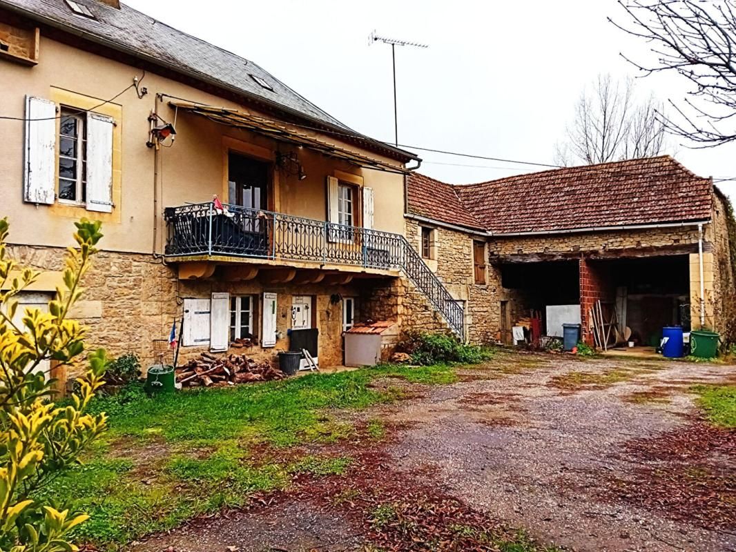 BEAUREGARD Corps de ferme 280 m2 maison et granges 3