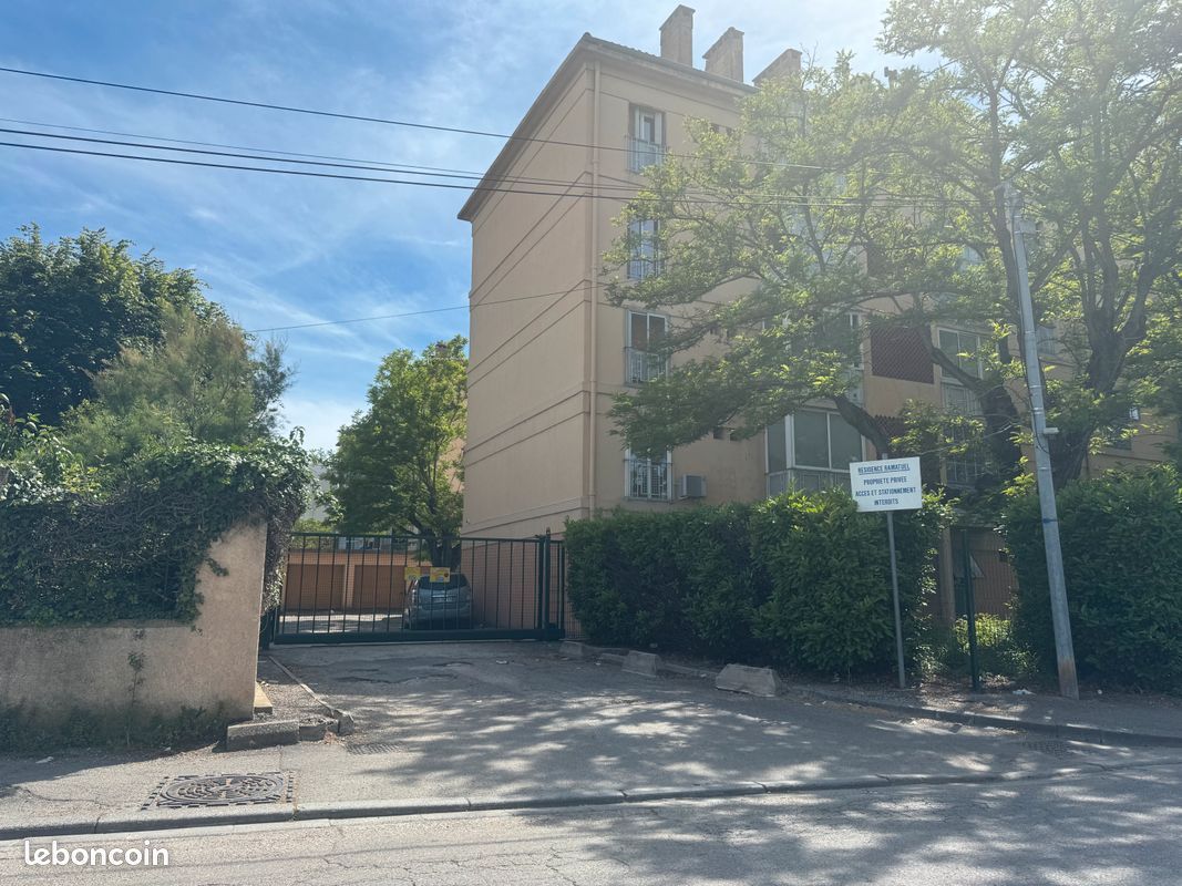 AVIGNON Parking / box Avignon 16 m2 1