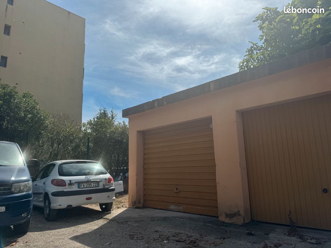 AVIGNON Parking / box Avignon 16 m2 4