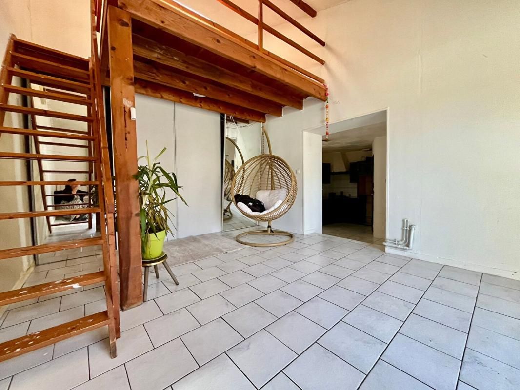 PUSSAY Appartement esprit "maisonnette" avec exterieur et garage 2