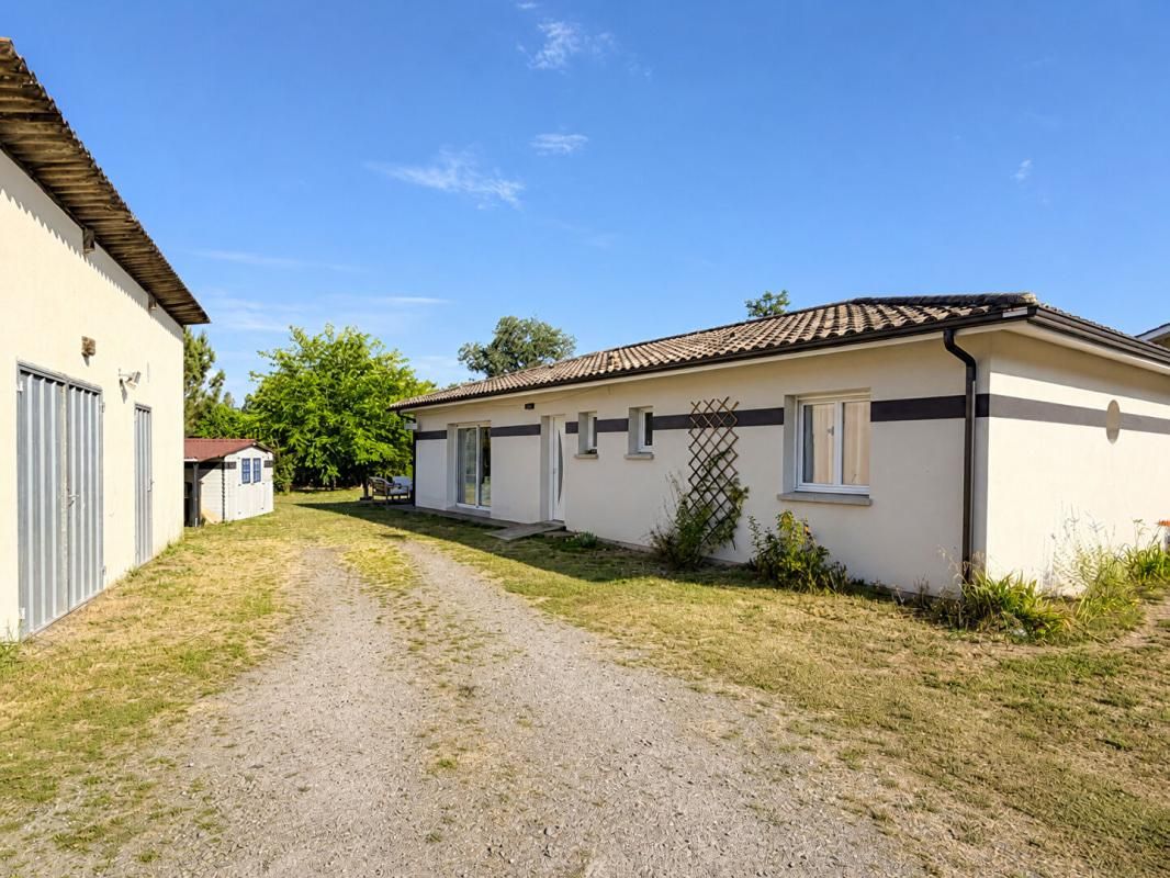 SALLES Maison Salles 5 pièces 100 m² -3 chambres et un bureau + garage 2