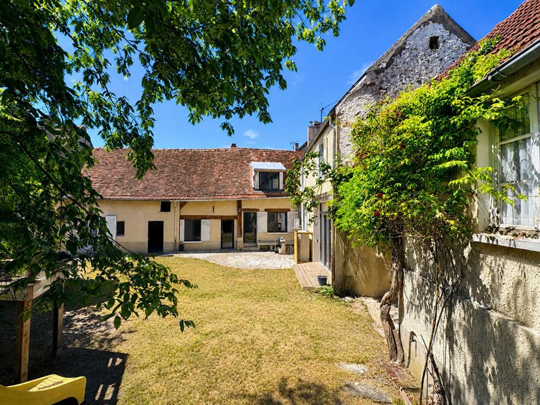 MOISSON PROPRIÉTÉ DE CARACTÈRE - 170 m² HABITABLES, 5 CHAMBRES ET DÉPENDANCES À FORT POTENTIEL 2