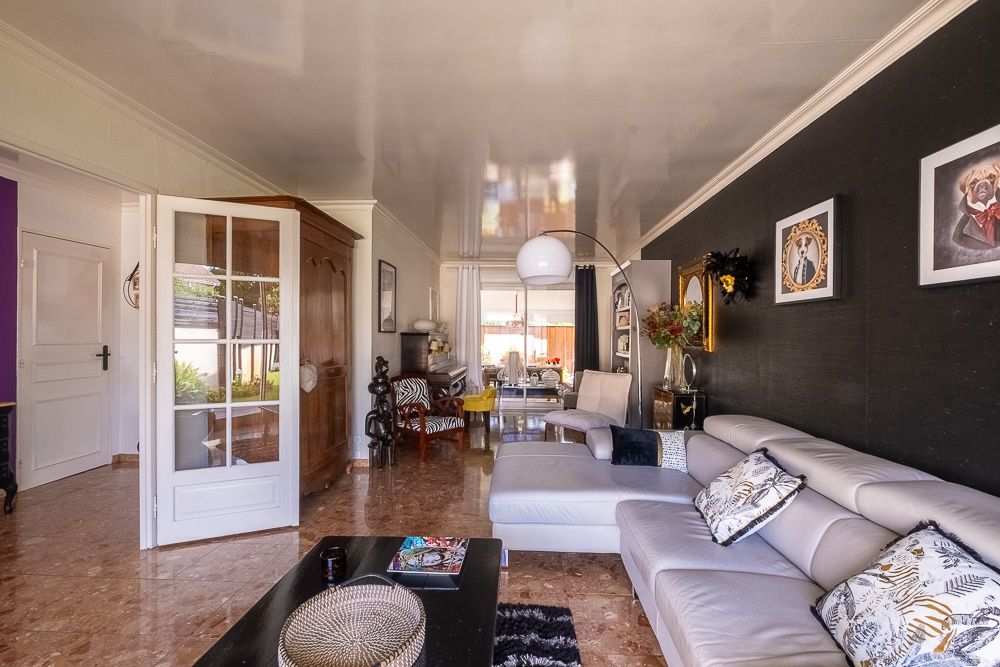 MERIGNAC SUPERBE MAISON FAMILIALE DE 140 M2 AU CALME QUATRE CHAMBRES JARDIN ET GRANDE PISCINE 2