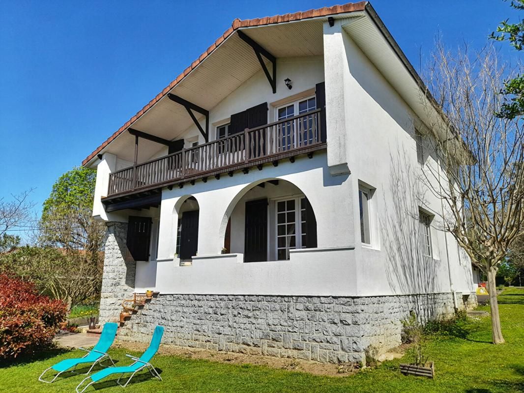 OLORON-SAINTE-MARIE Maison de caractère avec panorama exceptionnel sur les Pyrénées 2