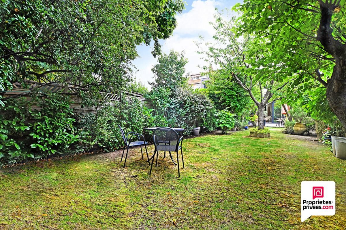 Maison d'architecte et jardin arboré à 8 minutes du RER