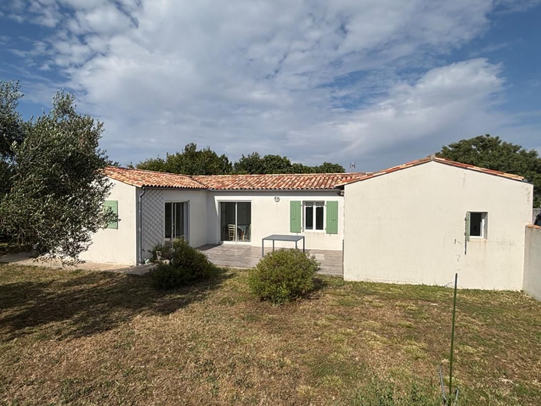 SAINTE-MARIE-DE-RE Lumineuse villa de plain-pied Ste Marie De Re 4 pièces 101m2 1
