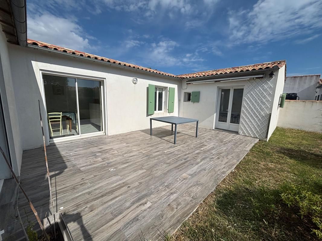 SAINTE-MARIE-DE-RE Lumineuse villa de plain-pied Ste Marie De Re 4 pièces 101m2 2