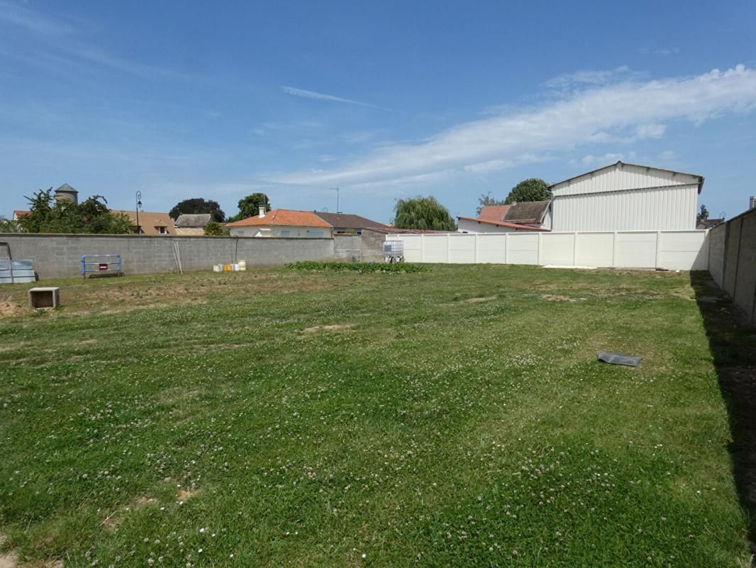 BUEIL Terrain constructible 564 m² 1