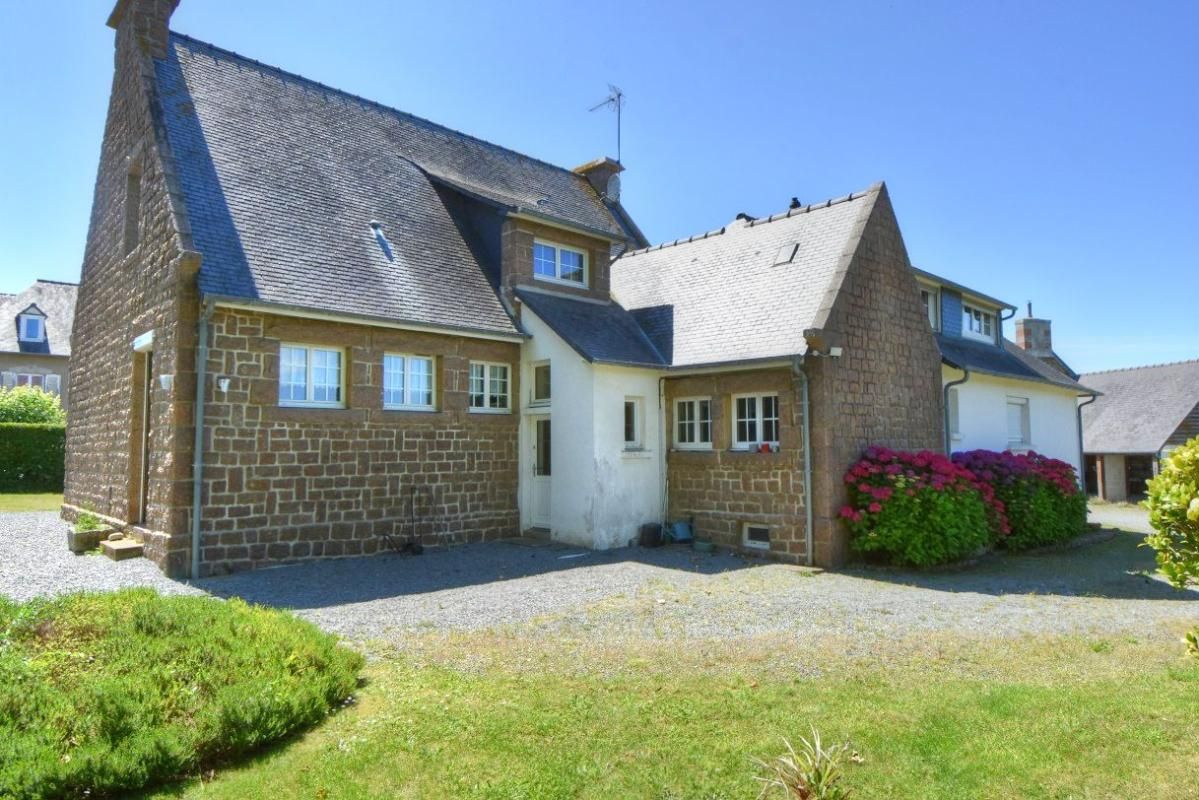 LA ROCHE-DERRIEN Maison avec partie indépendante à La Roche Jaudy 213 m2 sur 2 000 m2 de terrain 2