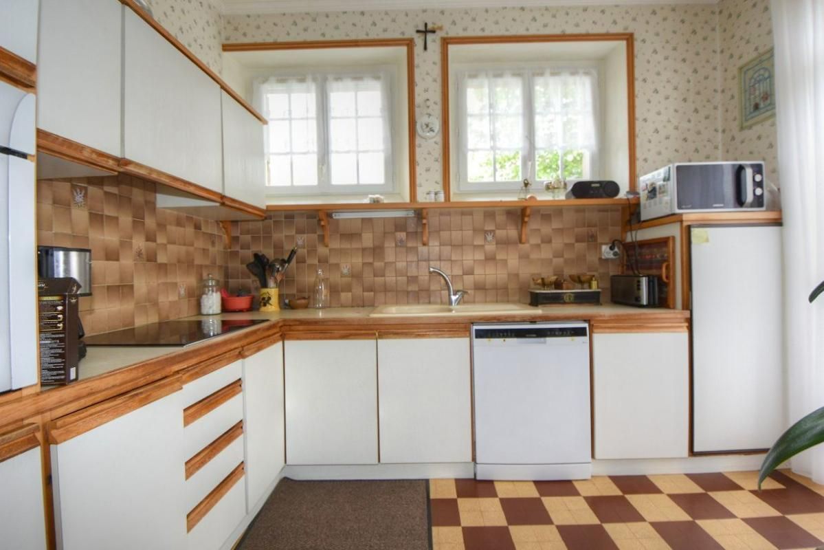 LA ROCHE-DERRIEN Maison avec partie indépendante à La Roche Jaudy 213 m2 sur 2 000 m2 de terrain 4