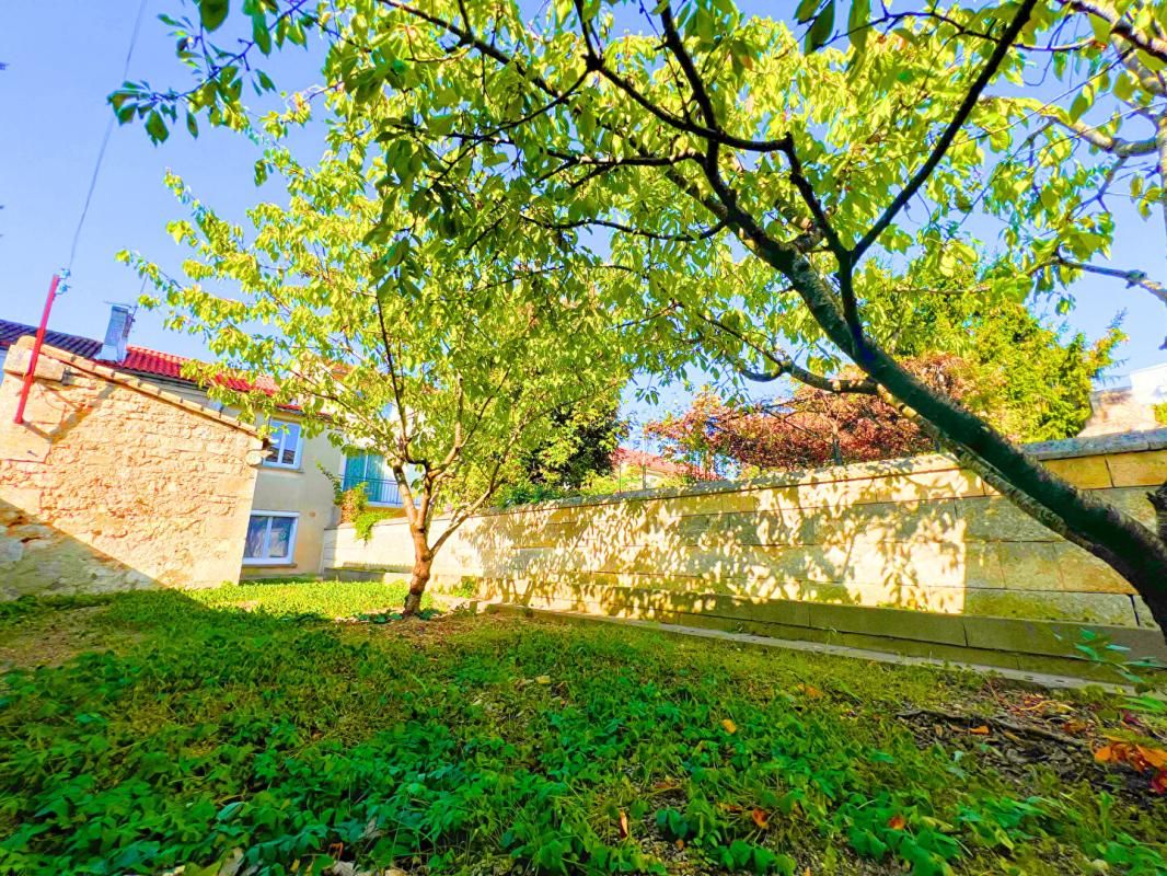 ANGOULEME Maison de ville 135 m² 9 pièces à Angoulême 2