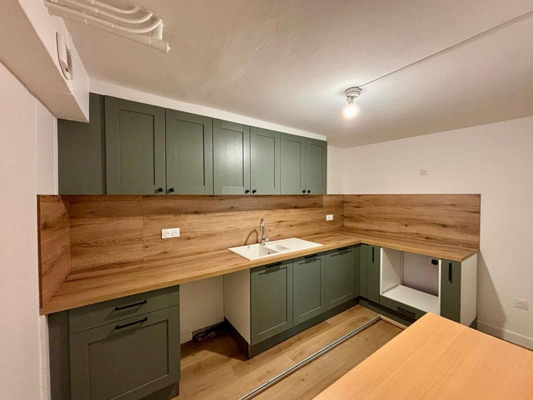 NEVERS Appartement Nevers 3 pièce(s) 95 m2 - 2 chambres - Rez-de-chaussée - dépendance - pas de travaux 3