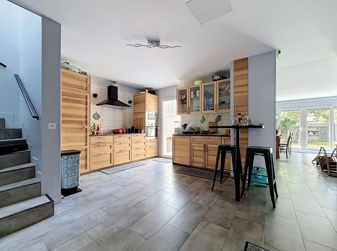 VILLEJUIF Maison moderne à Villejuif de 225 m2 avec 7 chambres 2