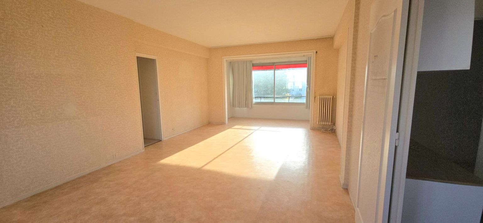 PERIGUEUX Appartement type 6, à rénover, situé au 4ème étage d'une copropriété avec cave et ascenseur 3