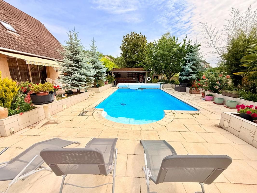 JOIGNY Maison de caractère 250 m² , 10 pièces sur Terrain 1000 m² à Joigny 3