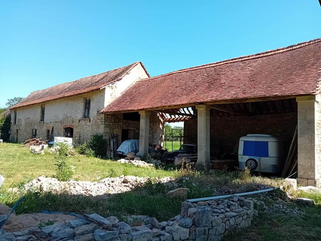 VAILHOURLES Grange 280M² permis de construire terrain 1800m² 3
