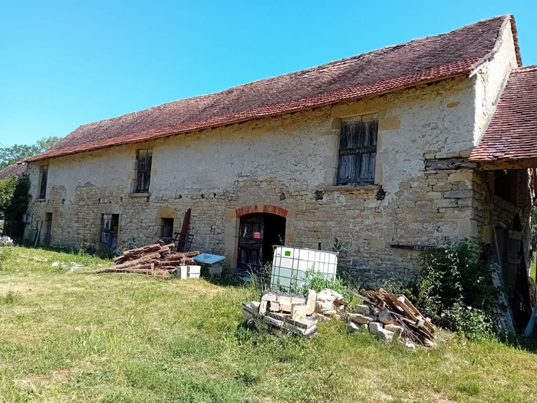 VAILHOURLES Grange 280M² permis de construire terrain 1800m² 4