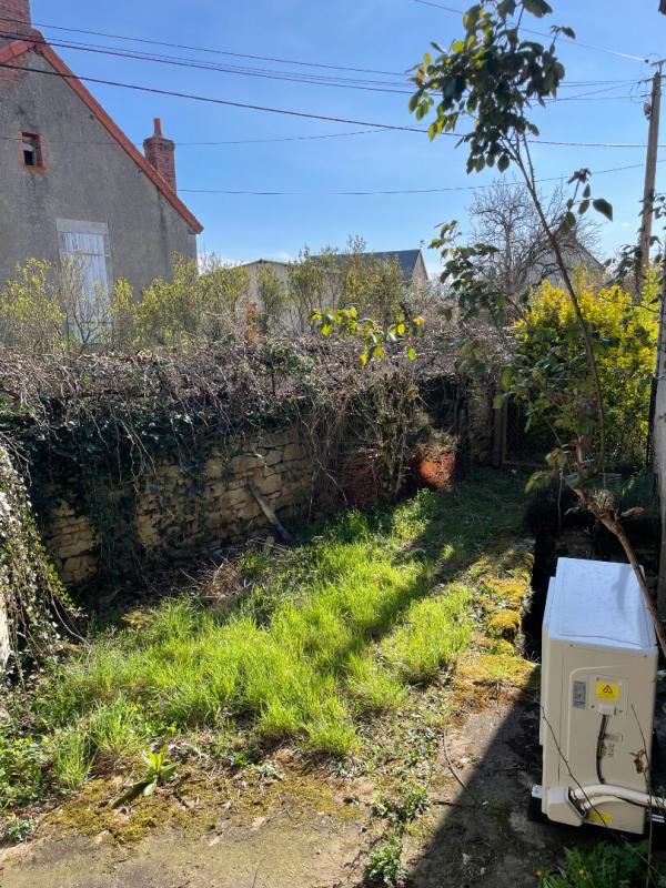 CHAMPILLET Charmante maison à fort potentiel à Champillet Laissez parler vos envies ! 4