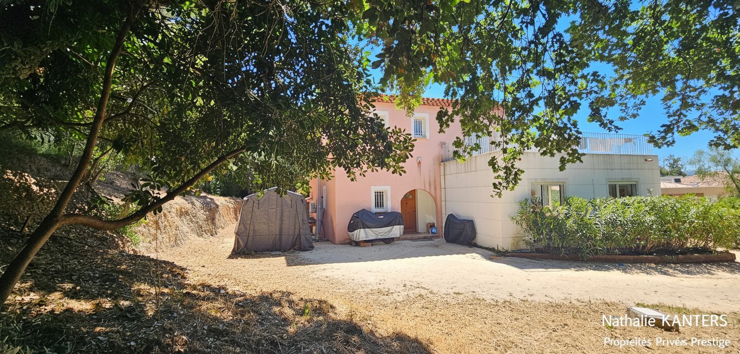 SIX-FOURS-LES-PLAGES Maison Six Fours Les Plages 7 pièce(s) 200 m2 2