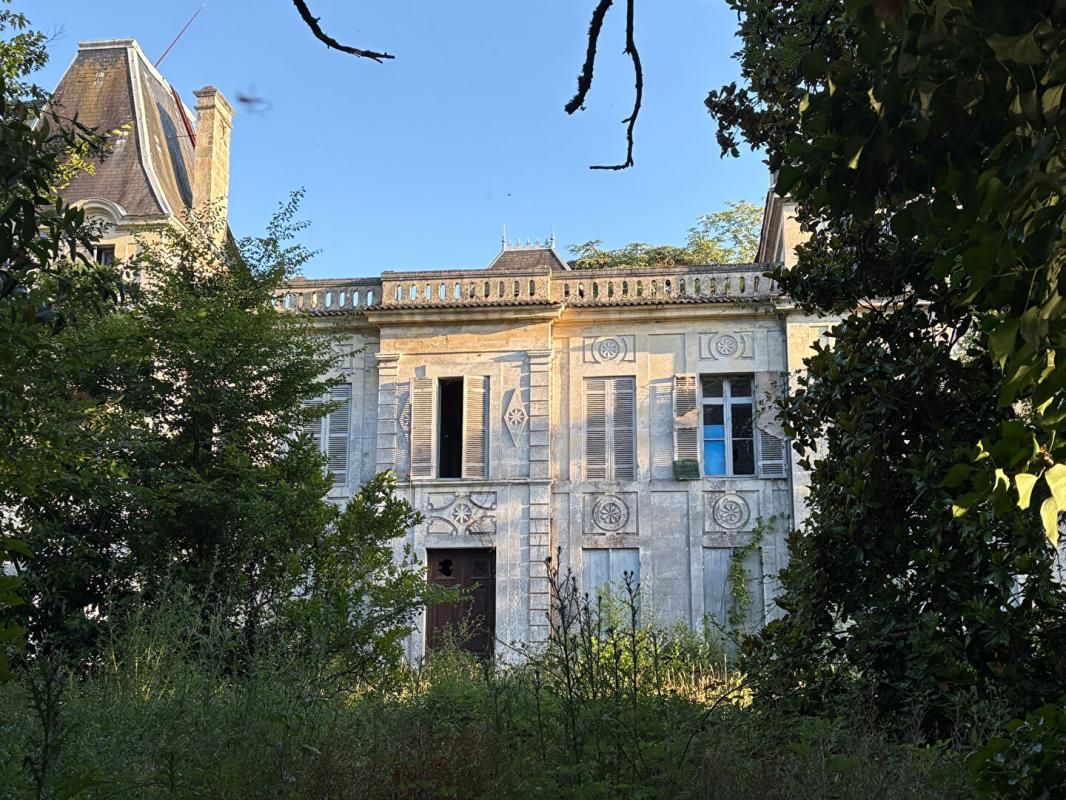 SAUVETERRE-DE-GUYENNE Château fin XIXe au coeur du vignoble girondin 2