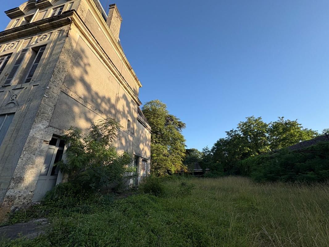 SAUVETERRE-DE-GUYENNE Château fin XIXe au coeur du vignoble girondin 4