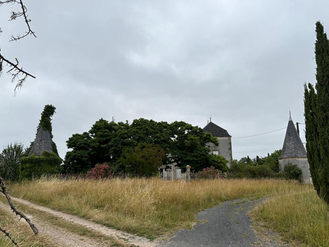 MASSUGAS Château confidentiel à Massugas, dominant les côteaux, entre Pellegrue et Sauveterre de Guyenne 2