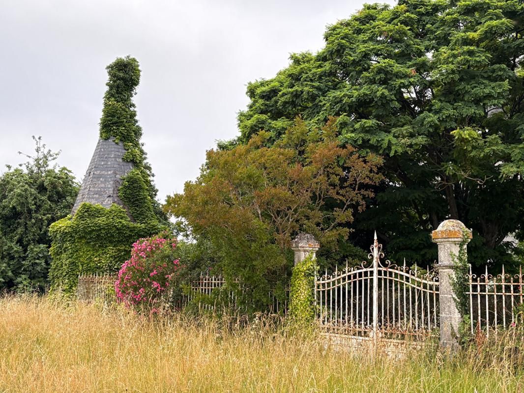 MASSUGAS Château confidentiel à Massugas, dominant les côteaux, entre Pellegrue et Sauveterre de Guyenne 4