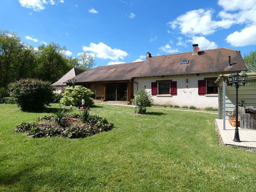 BOISSEUILH Maison 150 m2 habitables / 3 chambres / grange 154m² / terrain 9357m² 3