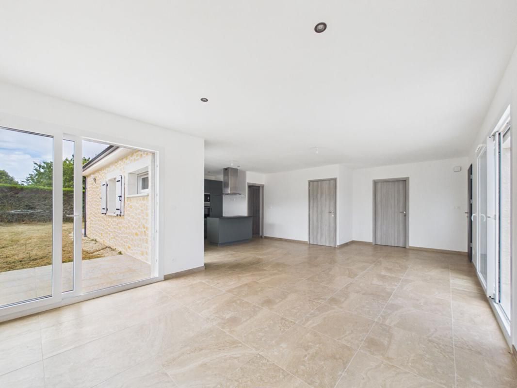 LUSIGNAN Maison neuve plain pied de 113 m2 à St Sauvant , 3 chambres , terrain de 741 m2 , garage 4