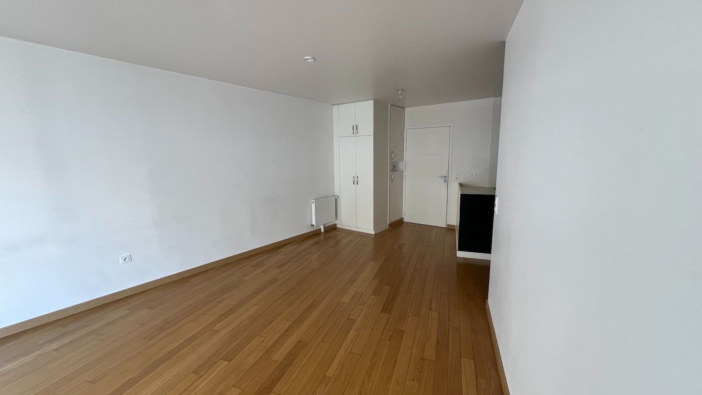 PARIS-19E-ARRONDISSEMENT Beau 2 pièces avec terrasse dans bel immeuble récent 2