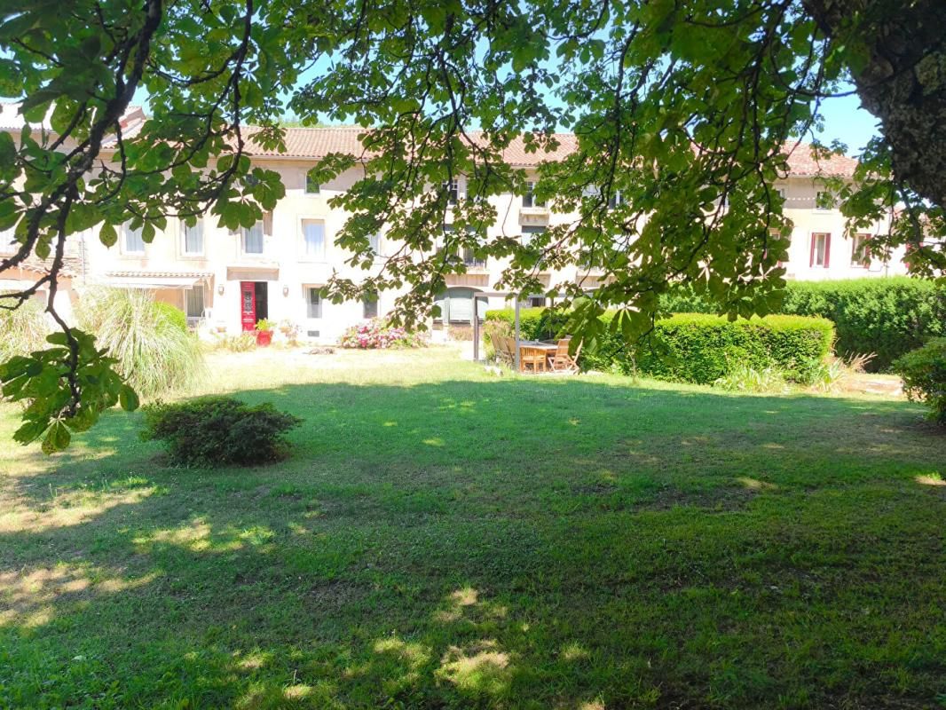 LABASTIDE-ROUAIROUX ENSEMBLE IMMOBILIER RARE DANS LE TARN 1
