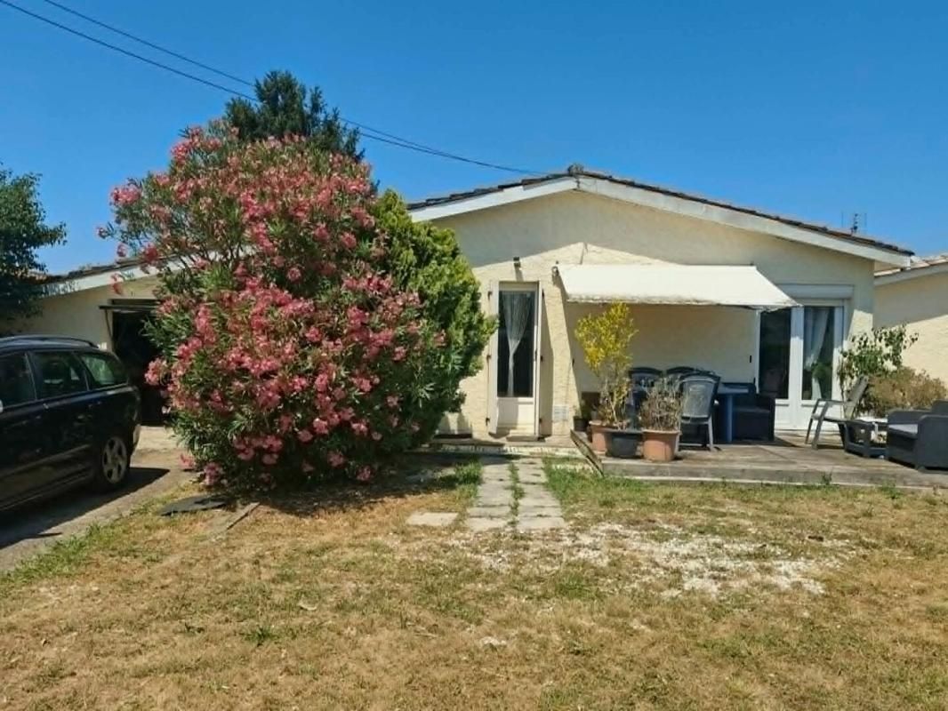 SAINT-CHRISTOLY-DE-BLAYE Maison de plain-pied avec grand garage, jardin et panneaux solaires - Saint-Christoly-de-Blaye (33920) 1
