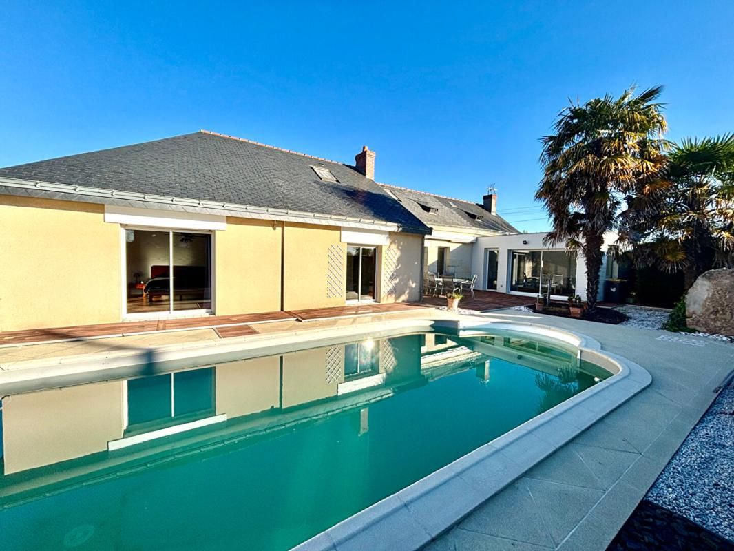 LES ROSIERS-SUR-LOIRE Maison 7 pièce(s) 175 m2 avec piscine 2