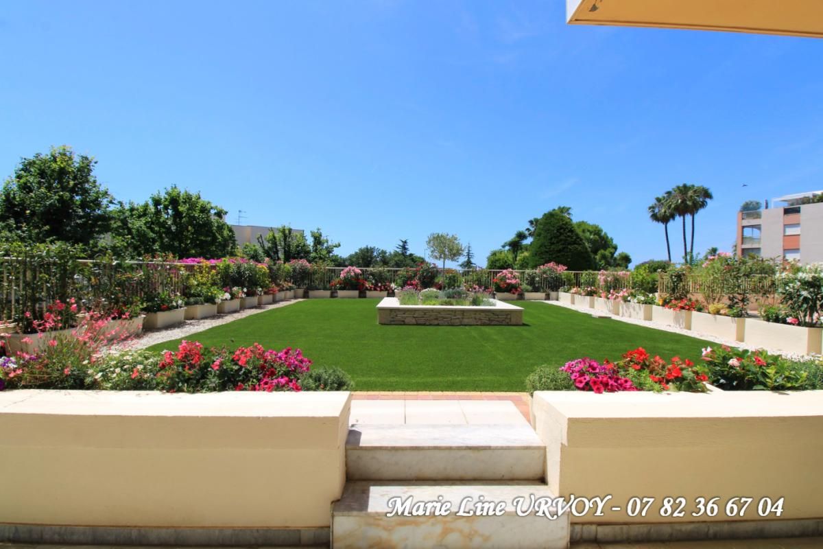 ANTIBES Appart T4 avec jardins privés, dans résidence de standing sécurisée avec piscine et tennis 2