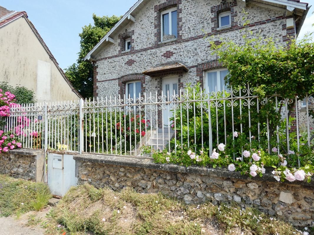 BUEIL Maison à rénover 1