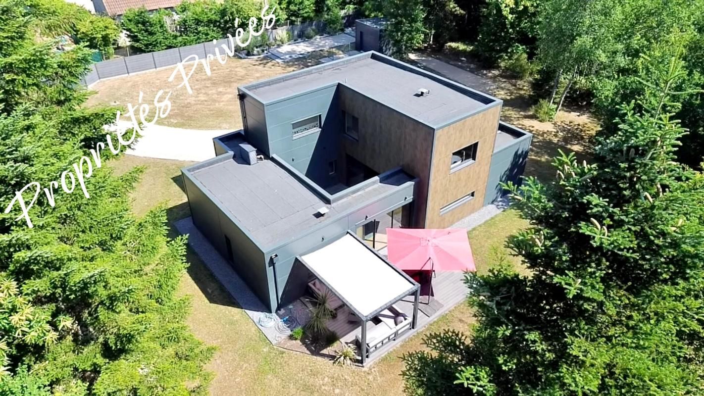 CROUY-SUR-COSSON Maison Crouy Sur Cosson 9 pièce(s) 151 m2 4