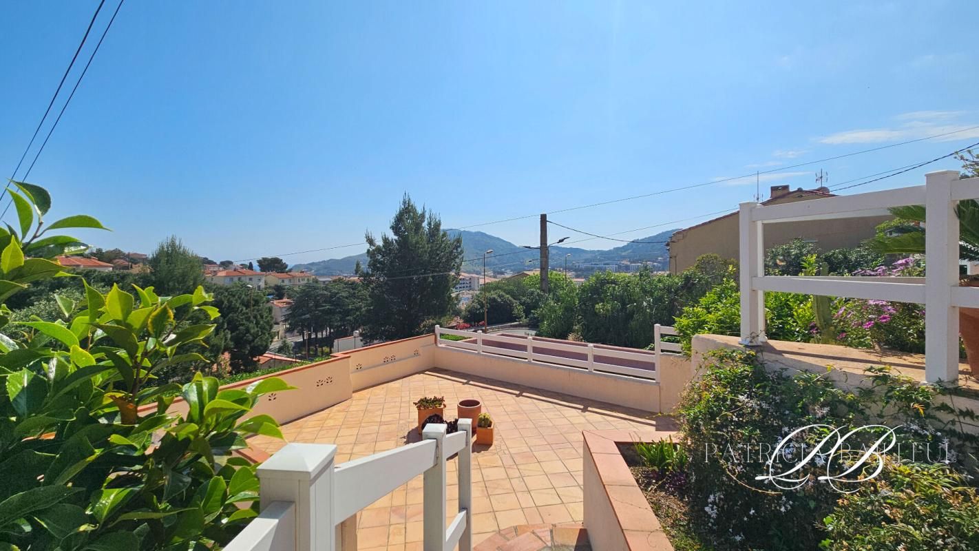 PORT-VENDRES Port Vendres - Villa 3 faces avec vue ,terrasses et garages 4