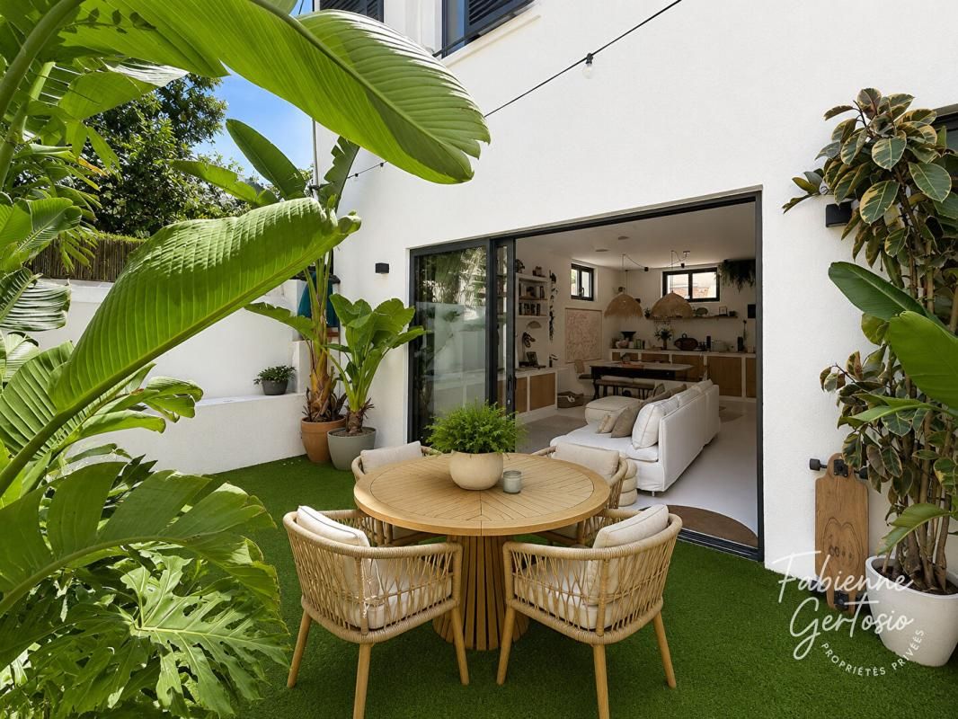 La Ciotat ! RARE ! Maison de ville réinventée à 5mn à pieds des plages et du port